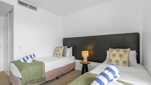 Een strijkplank/strijkijzer, gratis wifi, beddengoed