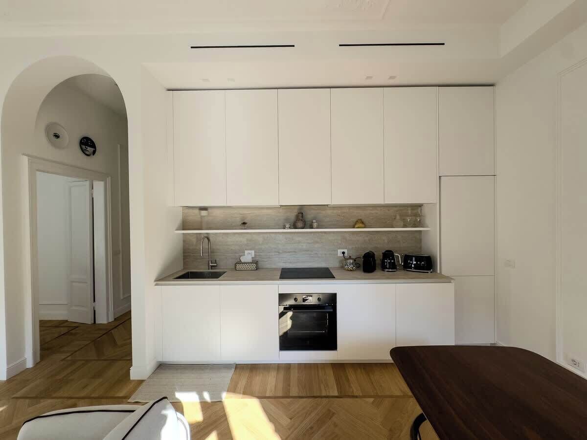 Frigorifero, forno, piano cottura, lavastoviglie