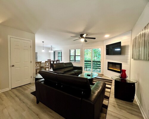 Modern 2BR Forest Condo • Lakes + Clemson Nearby
