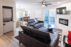 Smart TV, fireplace