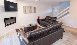 Smart TV, fireplace