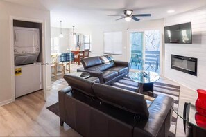 Smart TV, fireplace