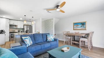 Family Condo, 2 Bedrooms, Non Smoking, Garden View | Living room