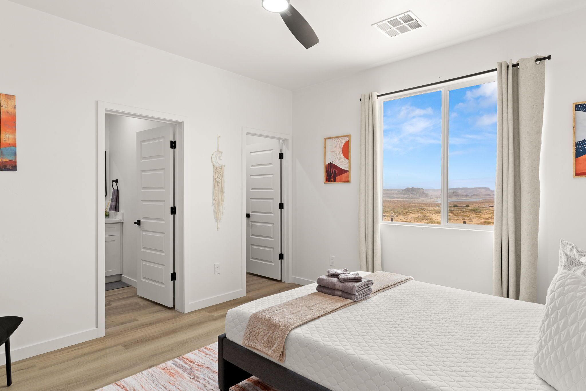 4 Schlafzimmer, Schreibtisch, Bügeleisen/Bügelbrett, Reisekinderbett