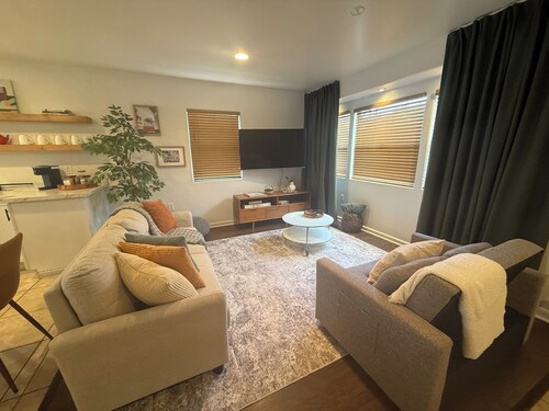 Charming 2-bedroom house with WiFi and AC in sunny San Diego