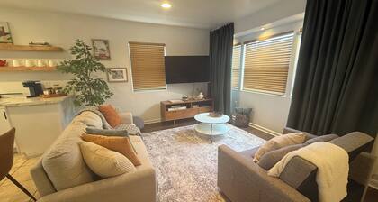 Charming 2-bedroom house with WiFi and AC in sunny San Diego
