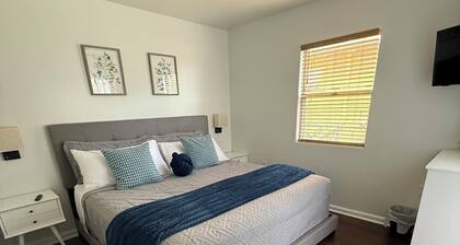 Charming 2-bedroom house with WiFi and AC in sunny San Diego