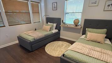 2 bedrooms, iron/ironing board, WiFi, bed sheets