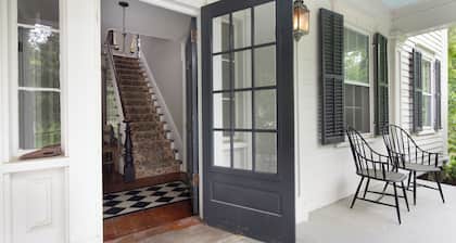 Historic 5BR Colonial Retreat in the Heart of the Hudson Valley