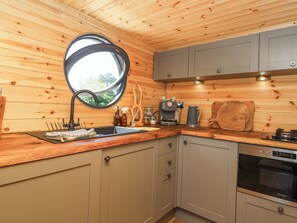 Cookware/dishes/utensils