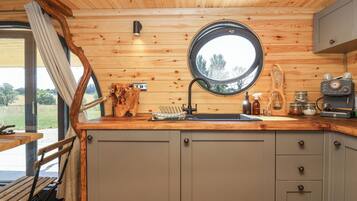 Cookware/dishes/utensils