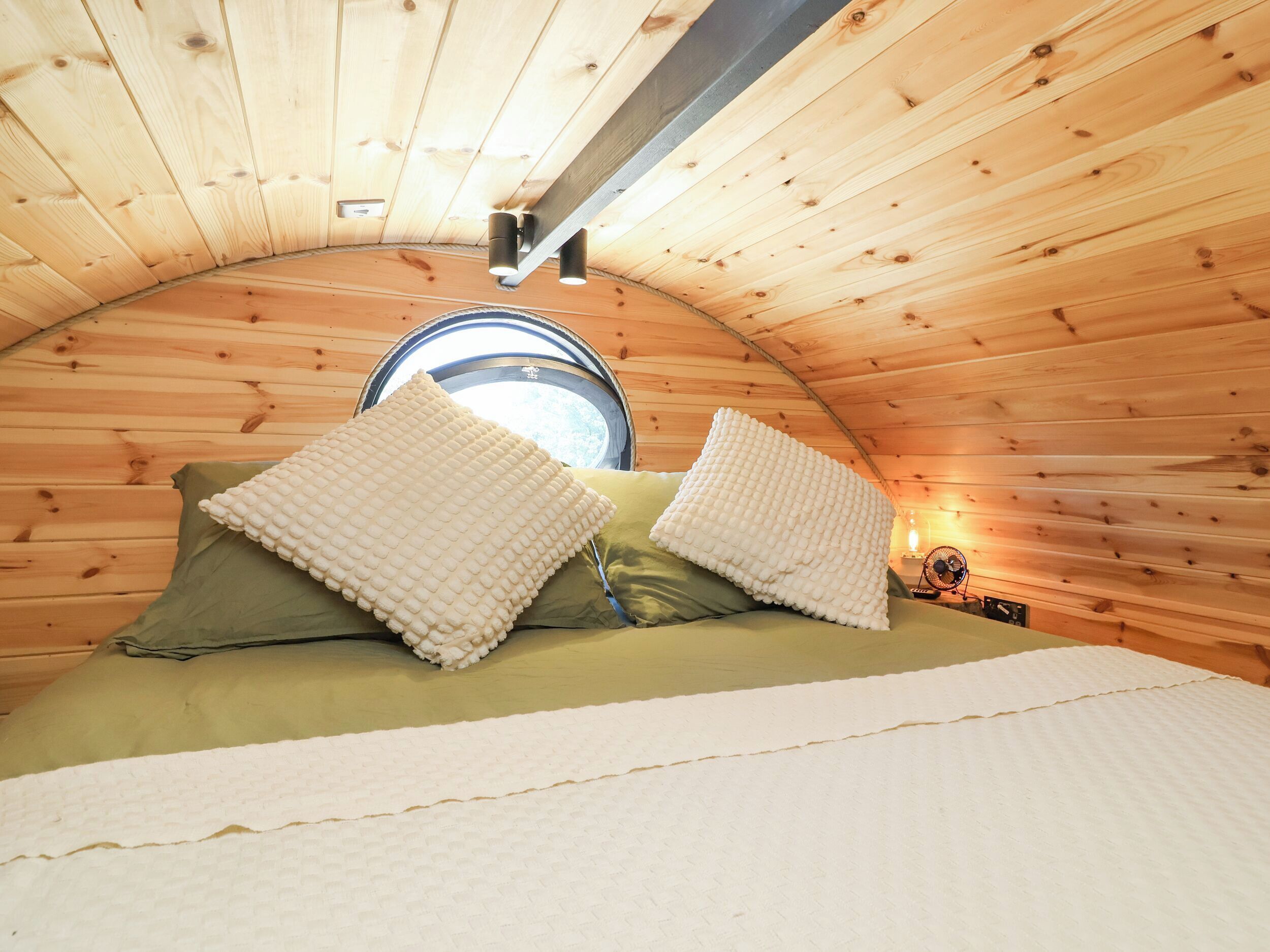 1 soverom, individuelt dekorert og individuelt innredet