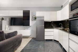 Fridge, microwave, oven, stovetop