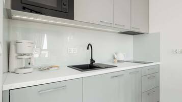 Fridge, microwave, stovetop, dishwasher