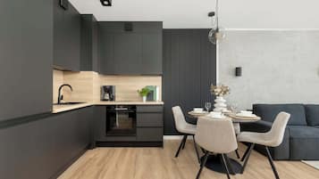 Kühlschrank, Ofen, Herdplatte, Geschirrspüler