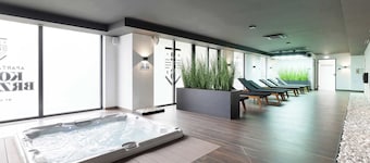 Comfortable Apartment | Sauna, Jacuzzi and Close to the Beach