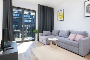 TV, offices - Comfortable Apartment | Sauna, Jacuzzi and Close to the Beach (Kołobrzeg)