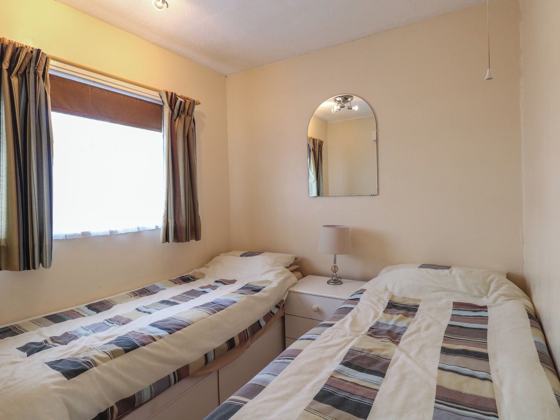 2 bedrooms, individually decorated, individually furnished