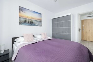 1 bedroom, iron/ironing board, travel crib, WiFi