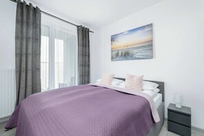 1 habitación, tabla de planchar con plancha, cuna de viaje y wifi 