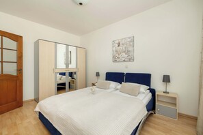 1 bedroom, iron/ironing board, travel cot, WiFi