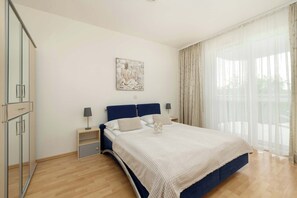 1 bedroom, iron/ironing board, travel cot, WiFi