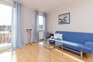 TV, offices - Towarowa 18 Kołobrzeg | Cosy Apartment with Balcony (Kołobrzeg)