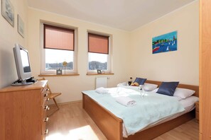 1 bedroom, iron/ironing board, travel cot, WiFi - Towarowa 18 Kołobrzeg | Cosy Apartment with Balcony (Kołobrzeg)