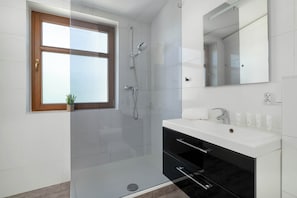 Shower, hair dryer, towels, shampoo