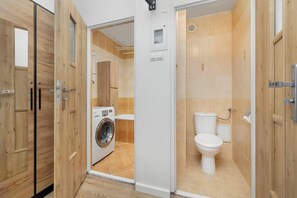 Hair dryer, towels, shampoo - Spacious Apartment | 3 Bedrooms | Balcony (Kołobrzeg)