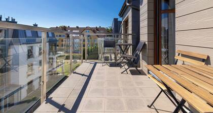 Spacious Apartment | 3 Bedrooms, 3 Balconies and Parking