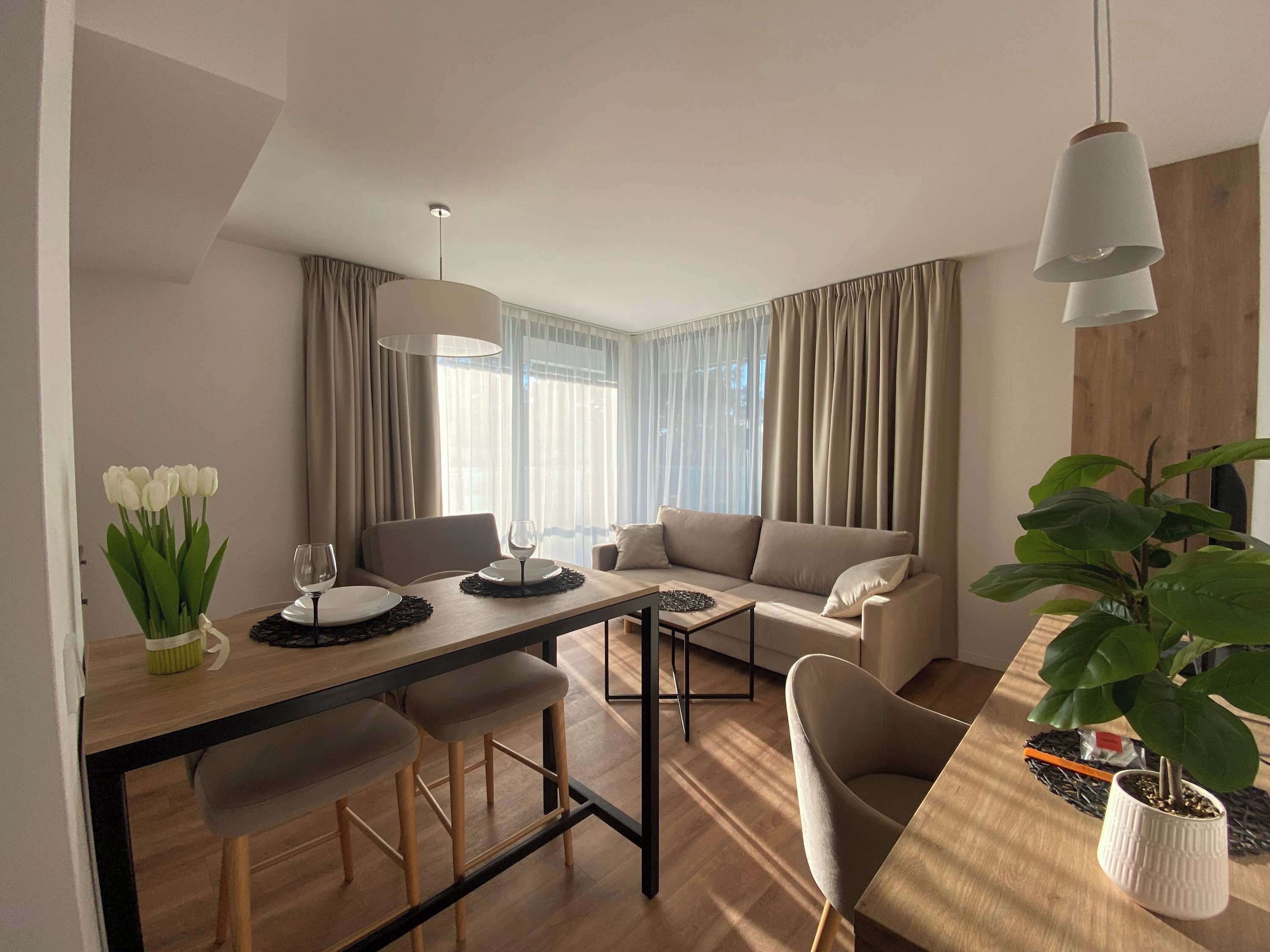 テレビ、書斎 / ワークスペース