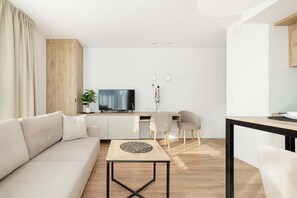 Televisión y oficina 