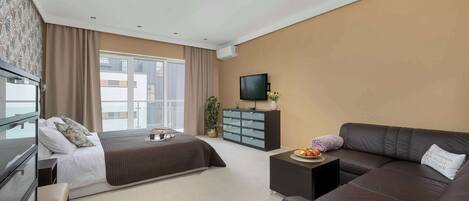 Iron/ironing board, travel crib, WiFi, bed sheets