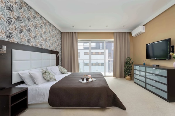 1 bedroom, iron/ironing board, travel crib, WiFi