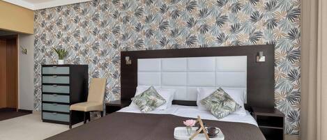 Iron/ironing board, travel crib, WiFi, bed sheets