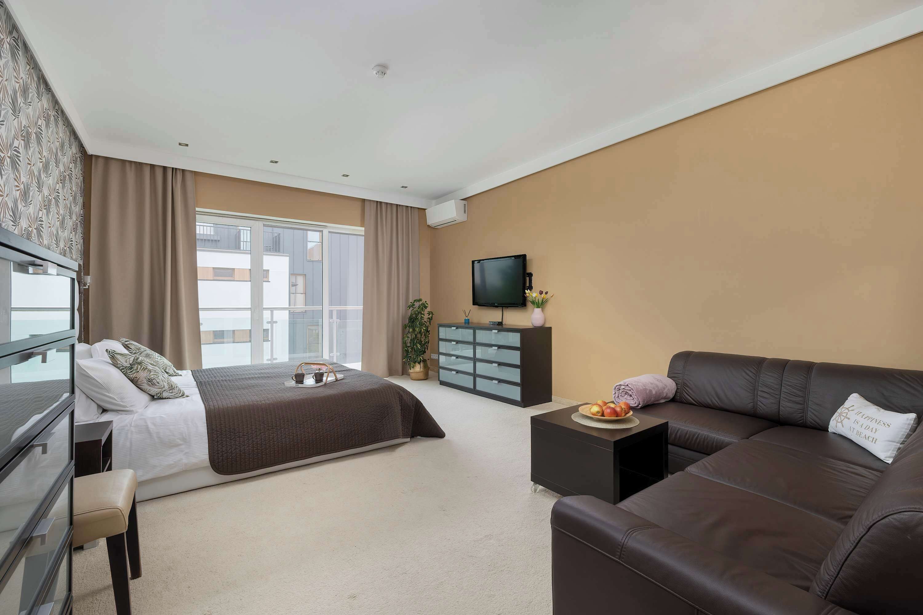 1 bedroom, iron/ironing board, travel crib, WiFi