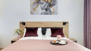 Iron/ironing board, travel cot, WiFi, bed sheets