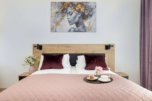 Bügeleisen/Bügelbrett, Reisekinderbett, WLAN, Bettwäsche