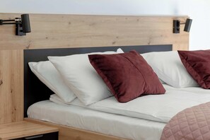 Iron/ironing board, travel cot, WiFi, bed sheets