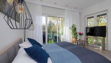 Iron/ironing board, WiFi, bed sheets