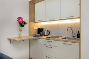 Fridge, stovetop, coffee/tea maker, electric kettle - Cozy Studio for Four People | Parking | Close to the Beach (Mielno)