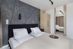 2 bedrooms, desk, iron/ironing board, travel crib