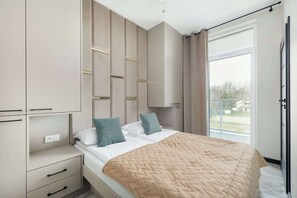 1 dormitorio, tabla de planchar con plancha, wifi y ropa de cama