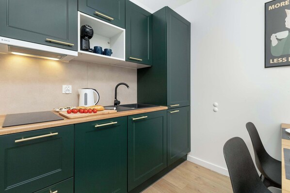 Fridge, microwave, stovetop, dishwasher