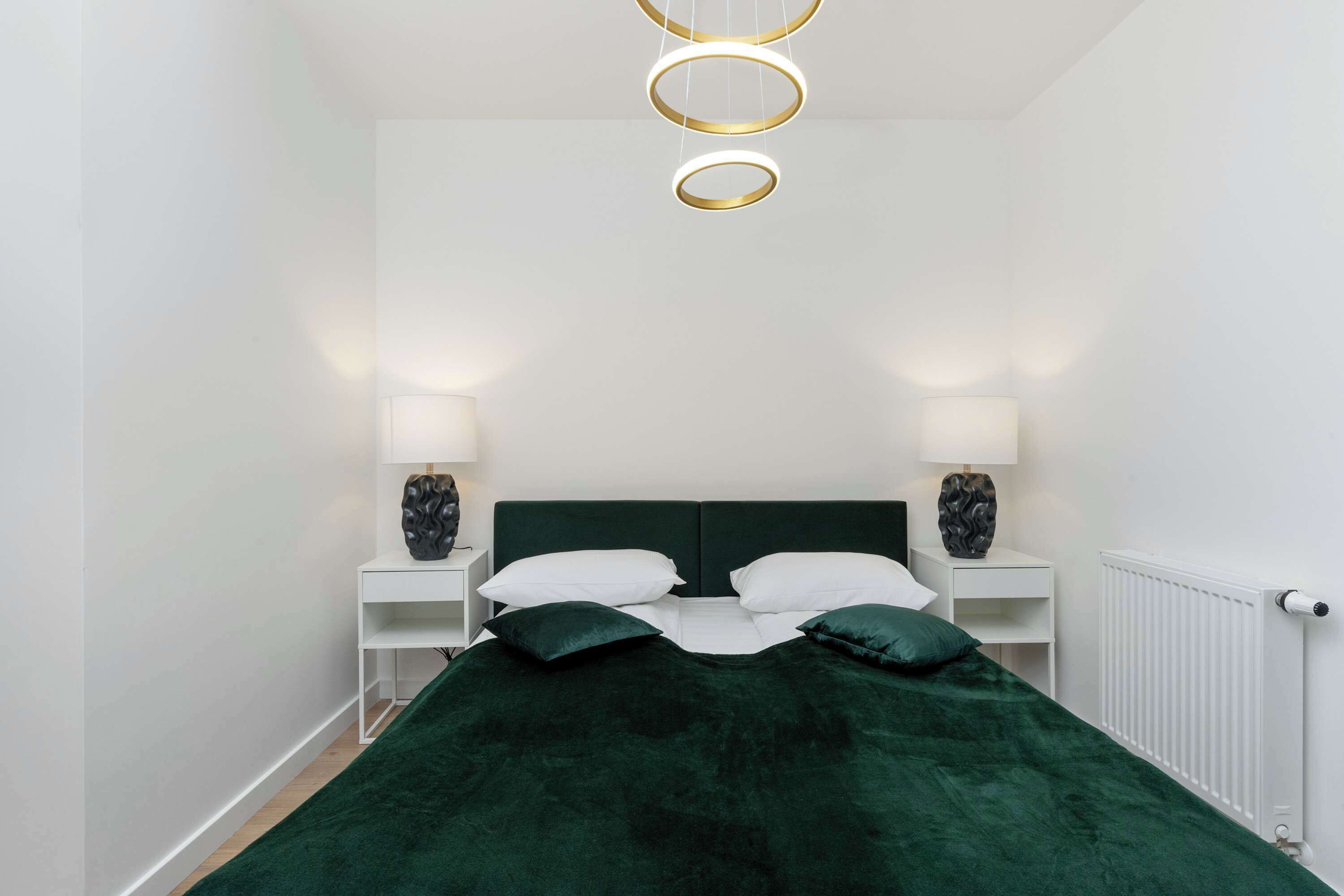 2 Schlafzimmer, Schreibtisch, Bügeleisen/Bügelbrett, Reisekinderbett