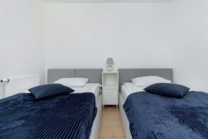 2 bedrooms, desk, iron/ironing board, travel crib