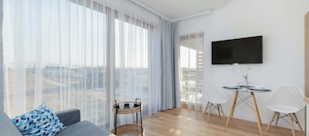 Cozy Studio | Pool and Gym | Close to the Beach