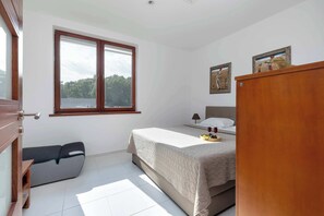 1 slaapkamer, een strijkplank/strijkijzer, reisbedje, wifi