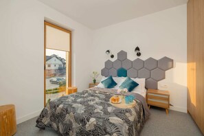 2 habitaciones, tabla de planchar con plancha, cuna de viaje y wifi 